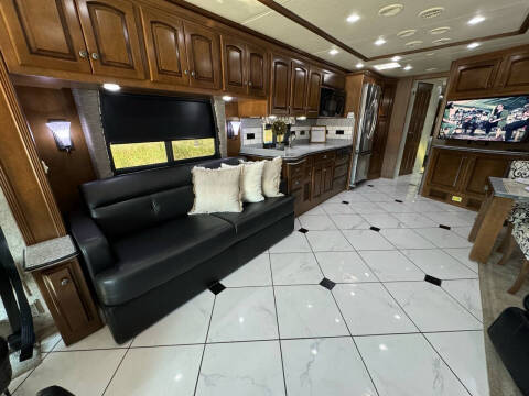 2012 Newmar Dutchstar 4354 ,  450hp, King Bed