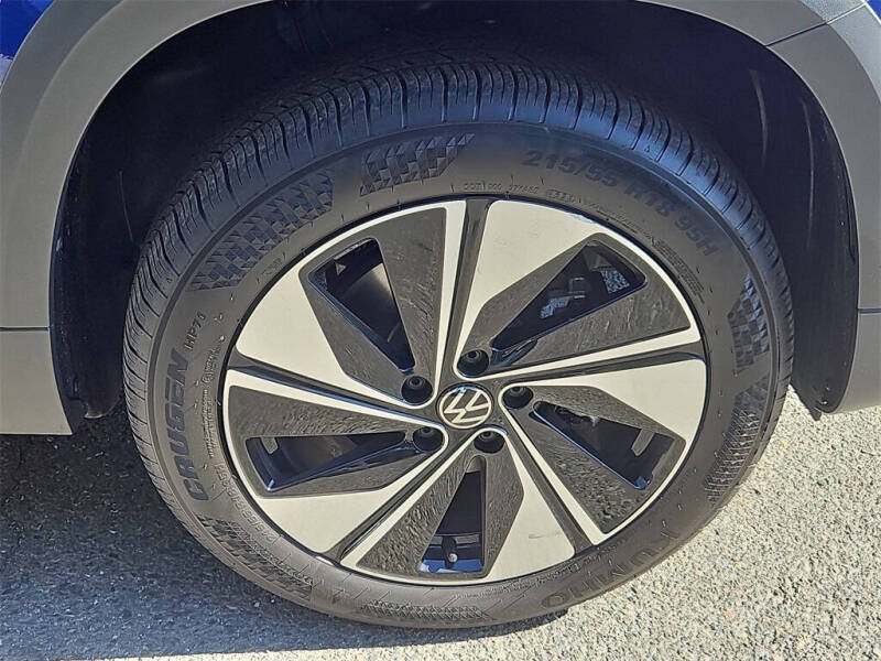 2024 Volkswagen Taos SE 4Motion