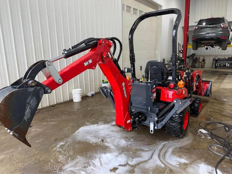 2022 Branson 2205h