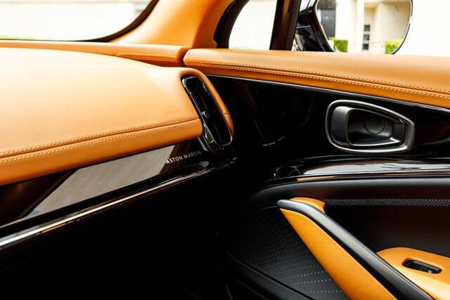 2025 Aston Martin DBX 707