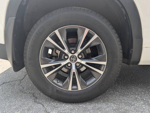 2017 Toyota Highlander LE
