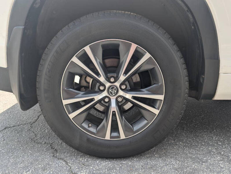 2017 Toyota Highlander LE