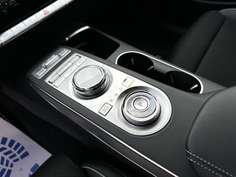 2025 Genesis GV70 2.5T Standard