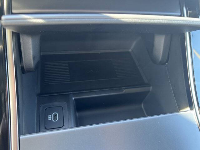 2025 Land Rover Range Rover Velar P250 Dynamic SE