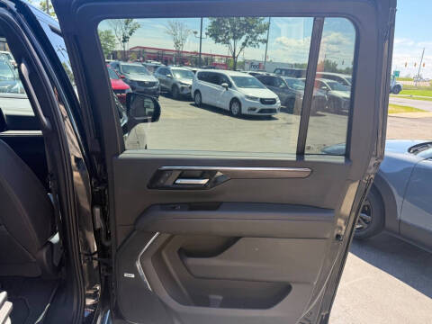 2025 Chevrolet Suburban LT