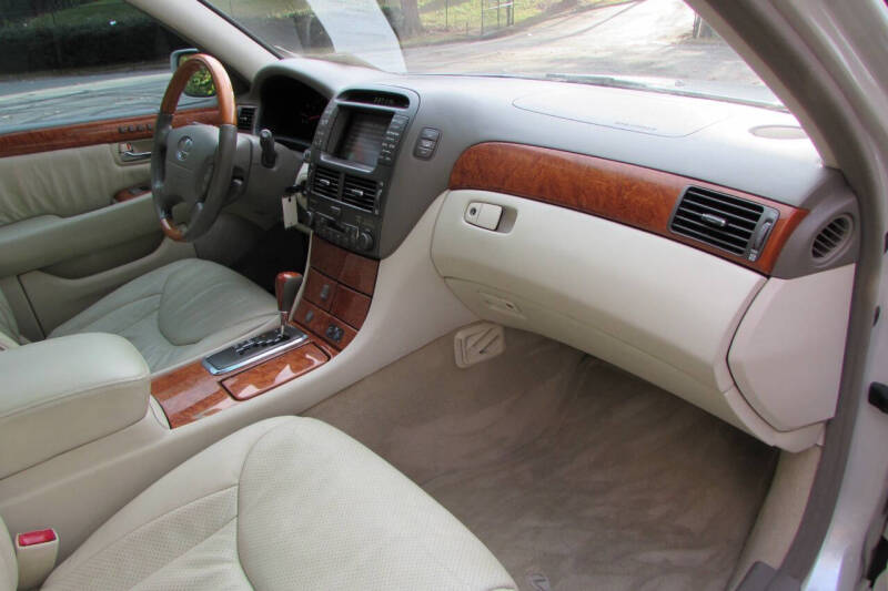 2003 Lexus LS 430 photo 37