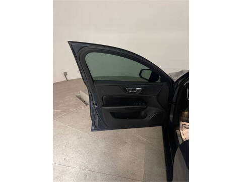 2020 Volvo S60 T5 Momentum