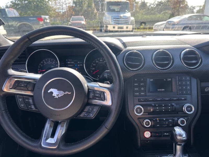 2017 Ford Mustang V6