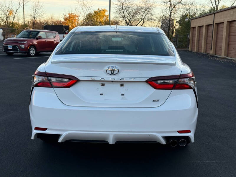 2021 Toyota Camry SE photo 6