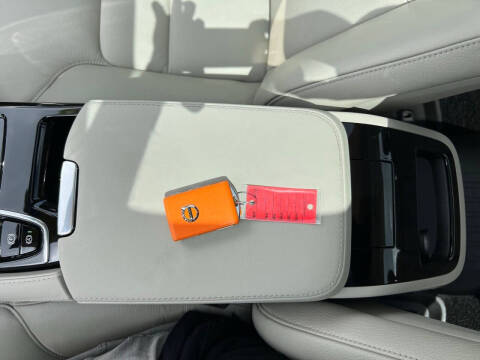 2023 Volvo S60 Recharge T8 Plus Dark Theme