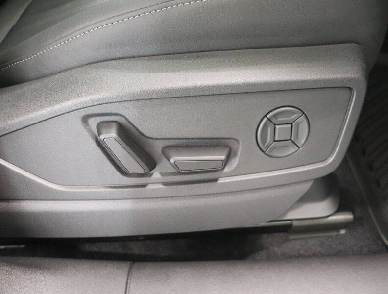 2025 Audi Q5 quattro Premium TFSI
