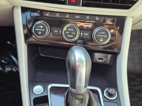 2019 Volkswagen Jetta SEL Premium