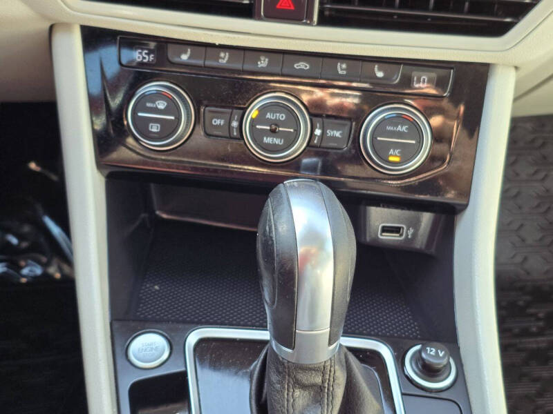 2019 Volkswagen Jetta SEL Premium