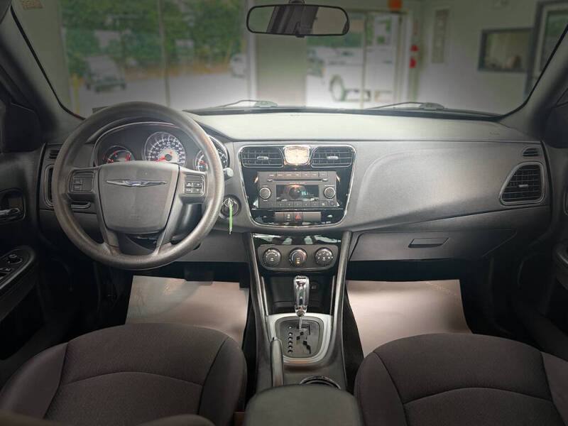 2012 Chrysler 200 LX