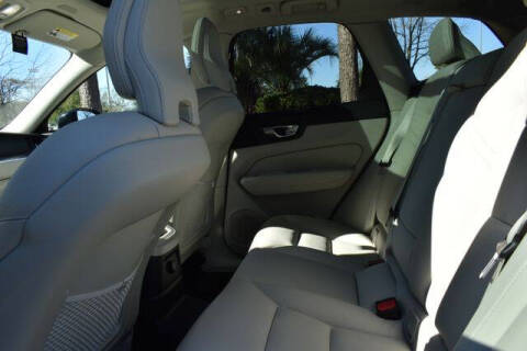 2024 Volvo XC60 Recharge T8 Core Dark Theme