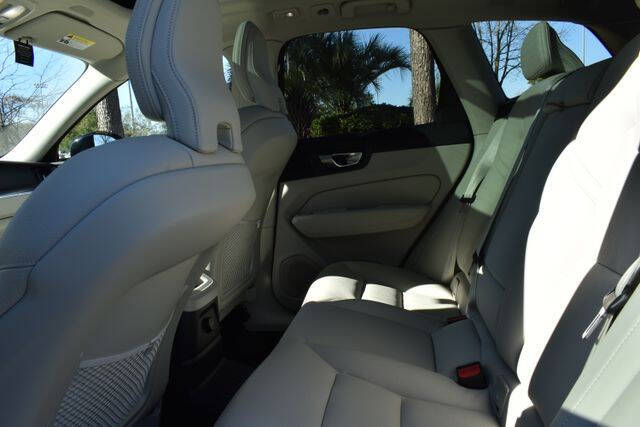 2024 Volvo XC60 Recharge T8 Core Dark Theme