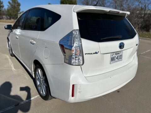 2013 Toyota Prius v Two