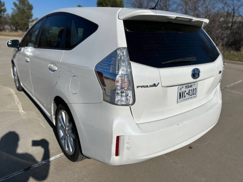2013 Toyota Prius v Two