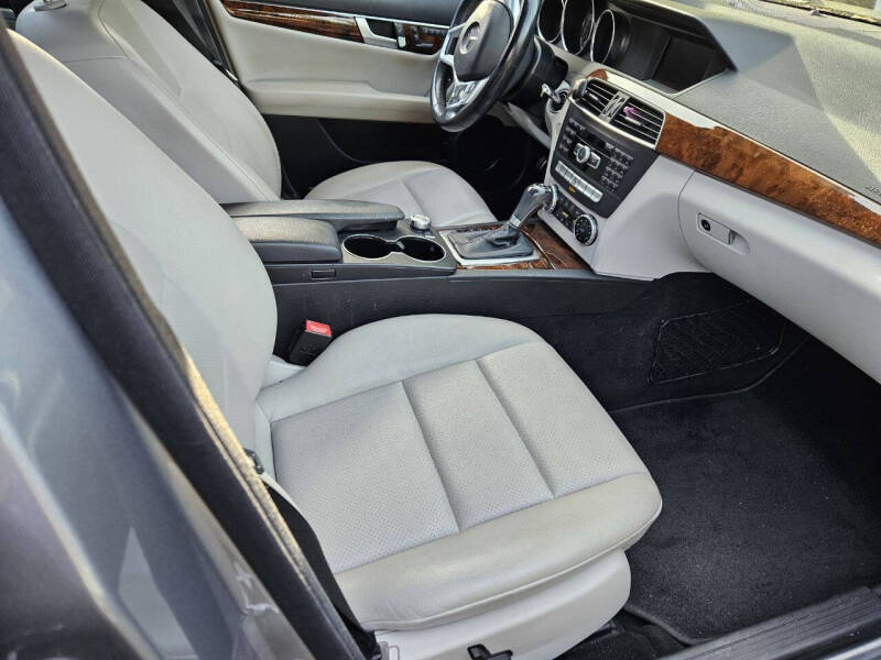 Image 5 of 2013 Mercedes-Benz C-Class C 300 Luxury 4MATIC
