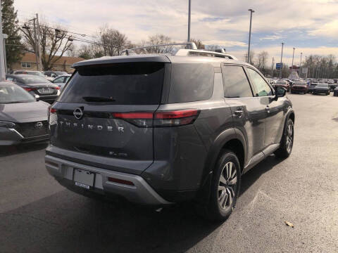 2025 Nissan Pathfinder SL