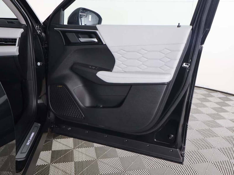 2025 Mitsubishi Outlander SEL Platinum Edition