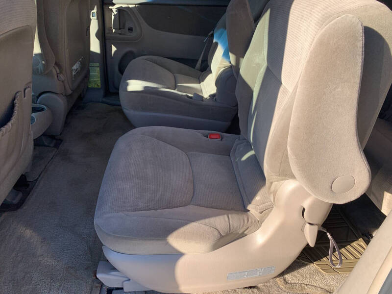 2005 Toyota Sienna LE 8 Passenger