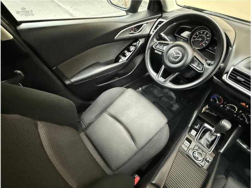 2017 Mazda MAZDA3 Sport