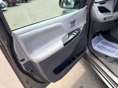 2016 Toyota Sienna LE 7-Passenger