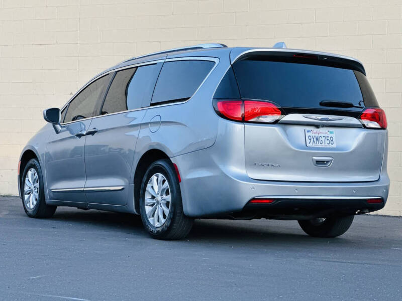 2020 Chrysler Pacifica Touring L