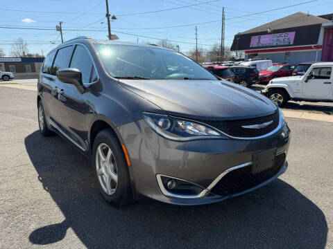 2017 Chrysler Pacifica Touring-L Plus