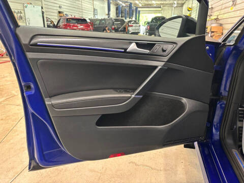 2017 Volkswagen Golf R 4Motion