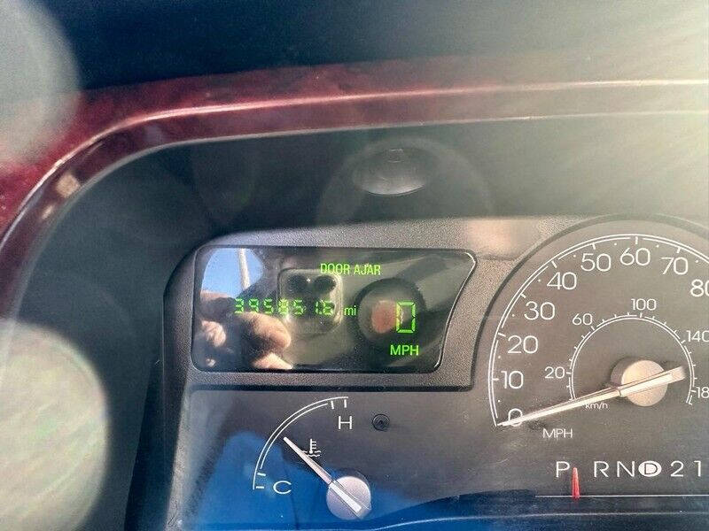 2004 Lincoln Town Car Executive L