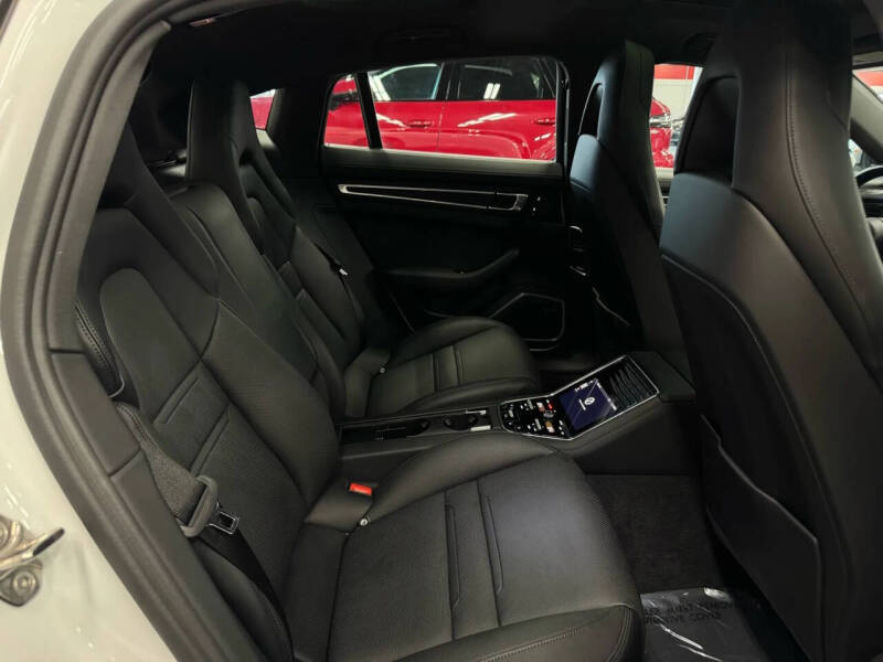 2023 Porsche Panamera 4 E-Hybrid Platinum Edition