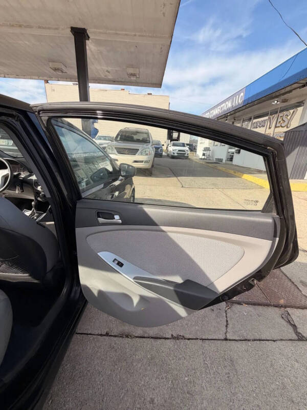 2013 Hyundai Accent GLS