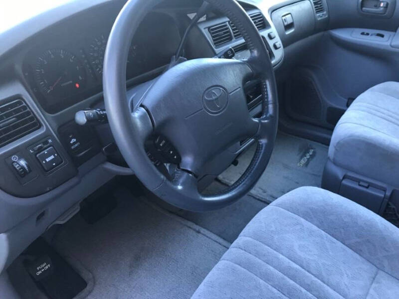 1999 Toyota Sienna XLE