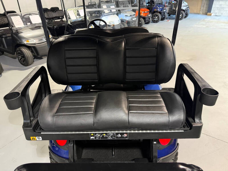 2025 E-Z-GO Express L6