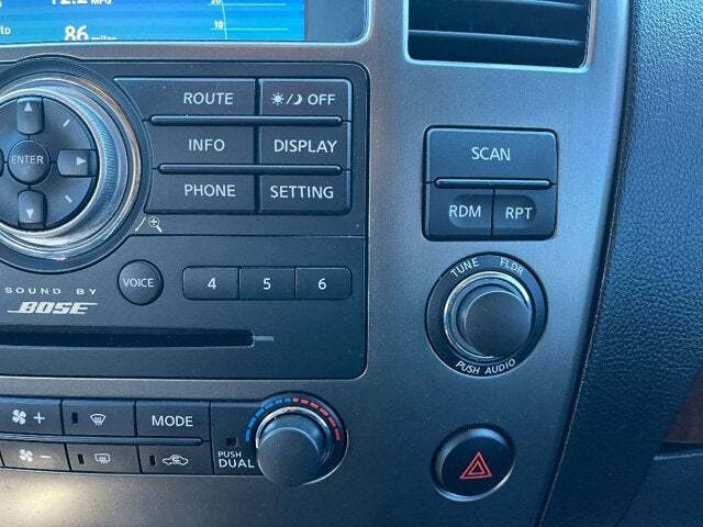 2015 Nissan Armada 32