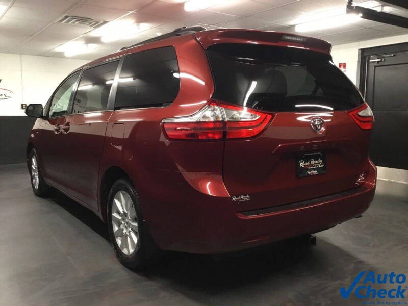 2017 Toyota Sienna LE 7-Passenger