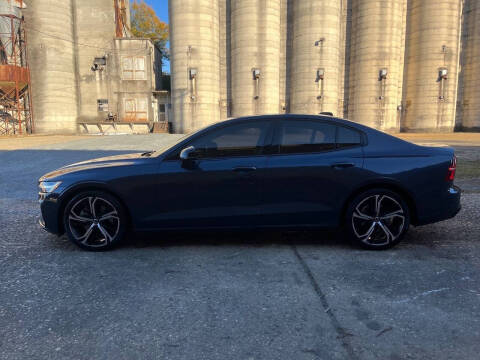 2024 Volvo S60 B5 Plus Dark Theme