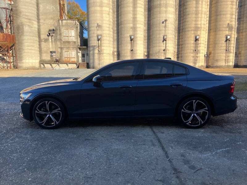 2024 Volvo S60 B5 Plus Dark Theme