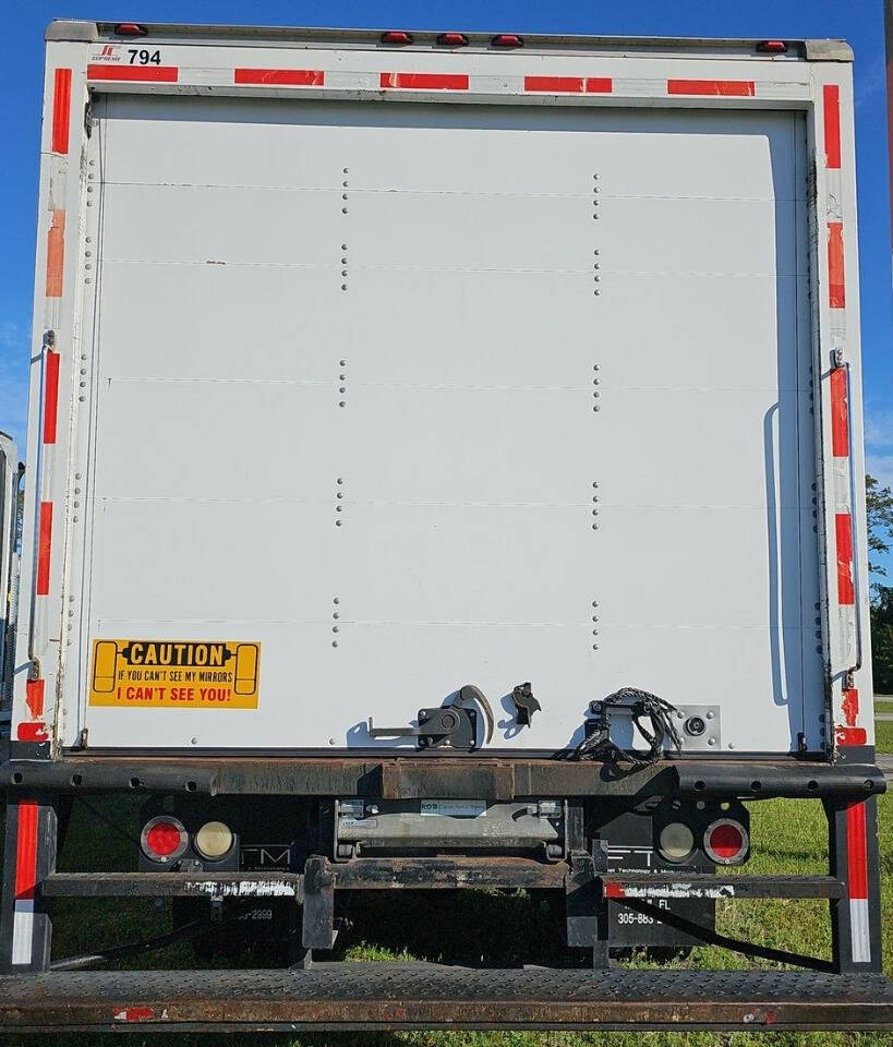 FreightlinerBOX TRUCK M25
