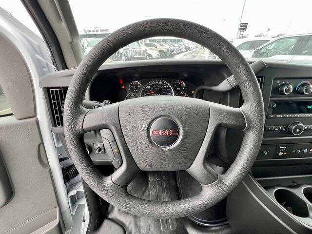 2025 GMC Savana 3500