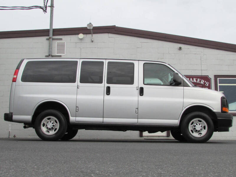 2017 Chevrolet Express Passenger LS's photo
