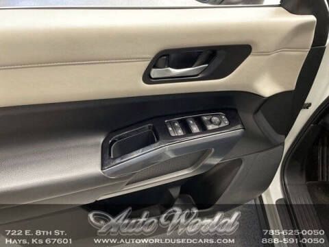 2023 Nissan Pathfinder SL