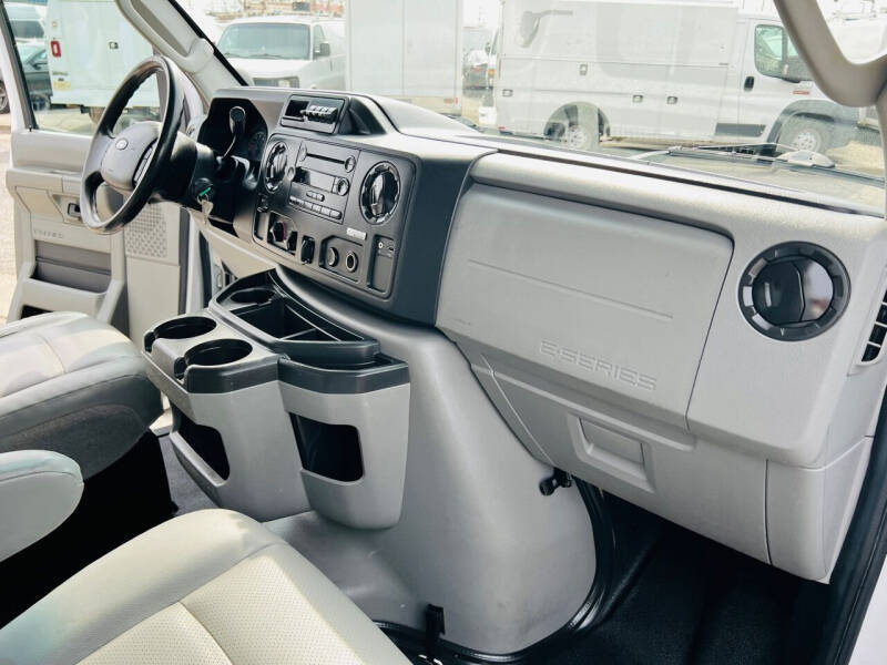 2014 Ford E-Series E-450 SD