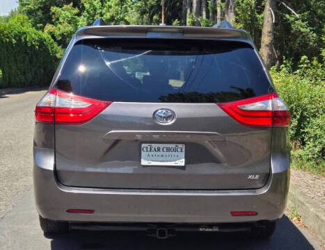 2016 Toyota Sienna XLE Premium 8-Passenger