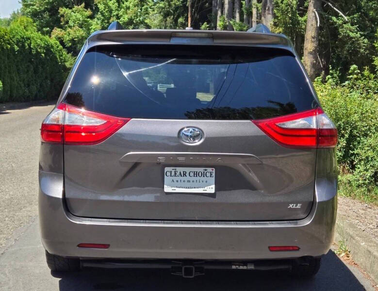 2016 Toyota Sienna XLE Premium 8-Passenger