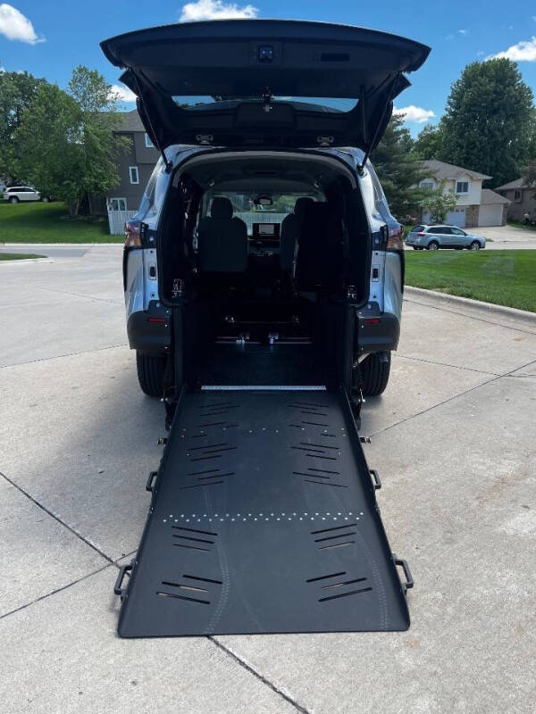 2025 Toyota Sienna LE 8-Passenger