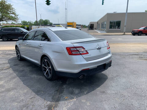 2015 Ford Taurus SEL
