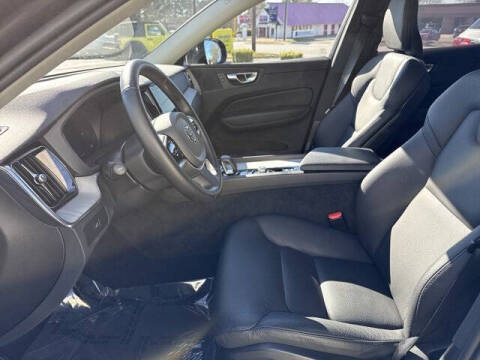 2025 Volvo XC60 B5 Plus Dark Theme